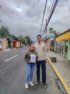 Tras denunciar retraso de casi un año, joven fotógrafa de origen náhuatl recibió premio del IVJ