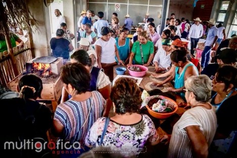 Totoperas de Tatahuicapan comparten sus saberes en Cosoleacaque