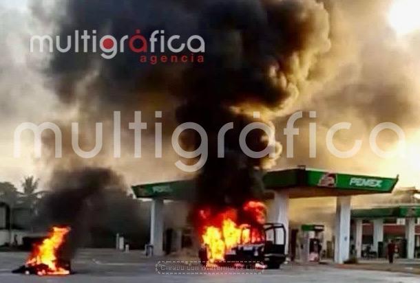 Habitantes del municipio de Álamo Temapache incendiaron una patrulla de la Policía Estatal y una motocicleta la tarde de este sábado 15 de agosto , luego de un accidente en el que presuntamente estuvo involucrada la  unidad oficial y que dejó como saldo un hombre muerto y una mujer embarazada lesionada. 