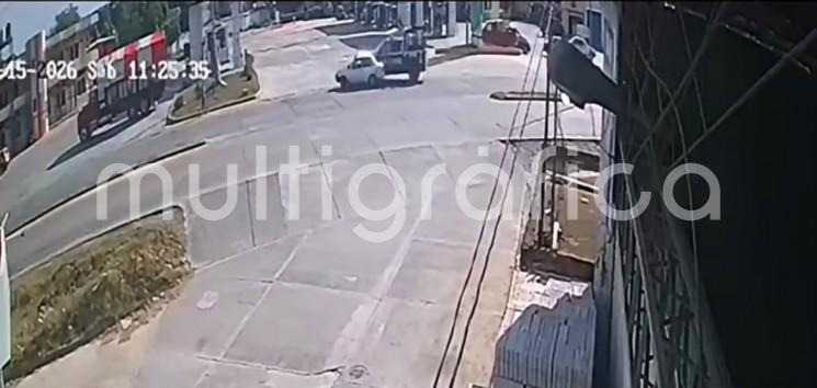 Video muestra momento del accidente entre patrulla y vehículo en Álamo