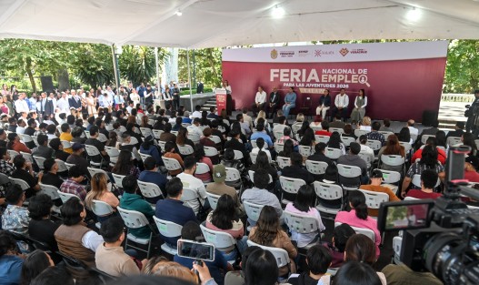 En Xalapa participan 50 empresas con mil 340 oportunidades laborales, con
salarios de 9 mil 583 a 42 mil 300 pesos, además de plazas para jornaleros en
Jalisco y Guanajuato y oportunidades para profesionales de enfermería en
Alemania.