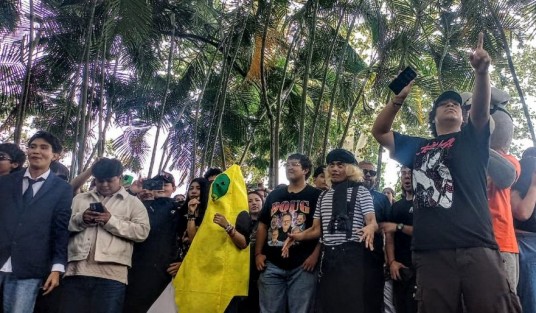 Torneo de farmear aura reúne a cientos de jóvenes en el parque Juárez de Xalapa