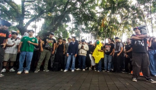 Torneo de farmear aura reúne a cientos de jóvenes en el parque Juárez de Xalapa