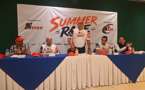 El Sindicato Independiente de Trabajadores de la Educación de Veracruz (SITEV) anunció la carrera -Summer Race-, que se realizará el domingo 6 de septiembre a las 7:00 horas, con salida desde el parque Juárez de Xalapa.

La actividad busca fomentar la convivencia y la práctica deportiva entre los trabajadores de la educación y la población en general. Parte de los recursos recaudados será destinada al mejoramiento de canchas y espacios deportivos, principalmente en colonias de la periferia del municipio.
