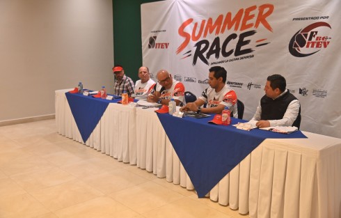 El Sindicato Independiente de Trabajadores de la Educación de Veracruz (SITEV) anunció la carrera -Summer Race-, que se realizará el domingo 6 de septiembre a las 7:00 horas, con salida desde el parque Juárez de Xalapa.

La actividad busca fomentar la convivencia y la práctica deportiva entre los trabajadores de la educación y la población en general. Parte de los recursos recaudados será destinada al mejoramiento de canchas y espacios deportivos, principalmente en colonias de la periferia del municipio.
