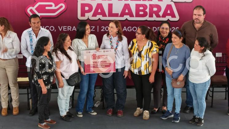 El Gobierno de la Transformación cumple con Apoyo a la Palabra y a la Familia en otros 10 municipios: Rocío Nahle