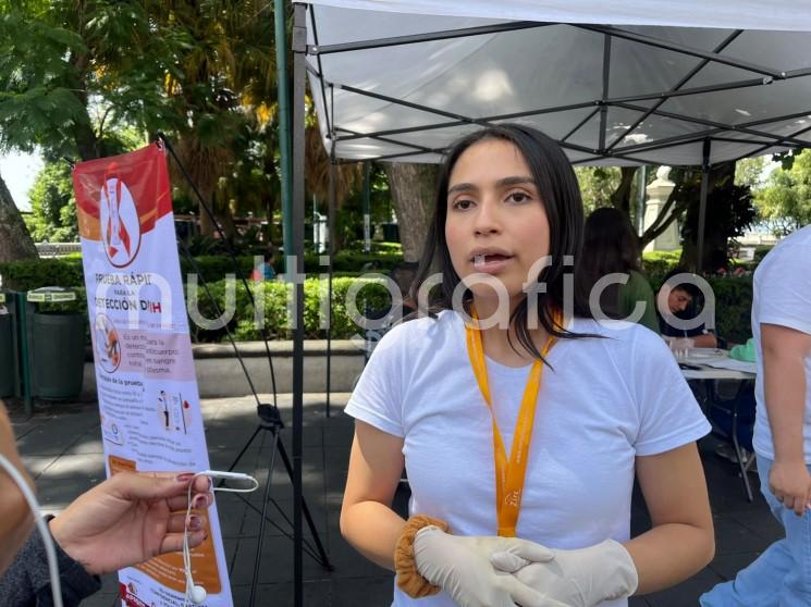 Realizan pruebas rápidas de VIH, sífilis y hepatitis C en Parque Juárez de Xalapa
