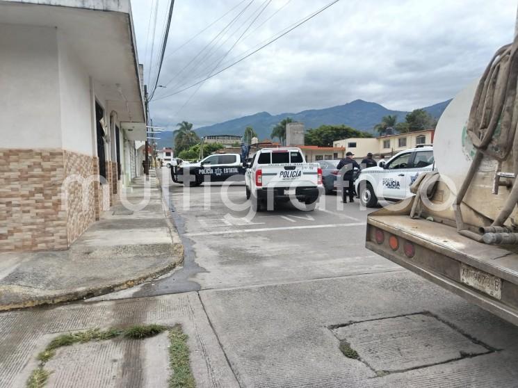 sociedad civil.
?
Ejecutan a balazos a sobrino de director de Protección Civil de Ciudad Mendoza
