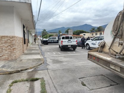 sociedad civil.
?
Ejecutan a balazos a sobrino de director de Protección Civil de Ciudad Mendoza
