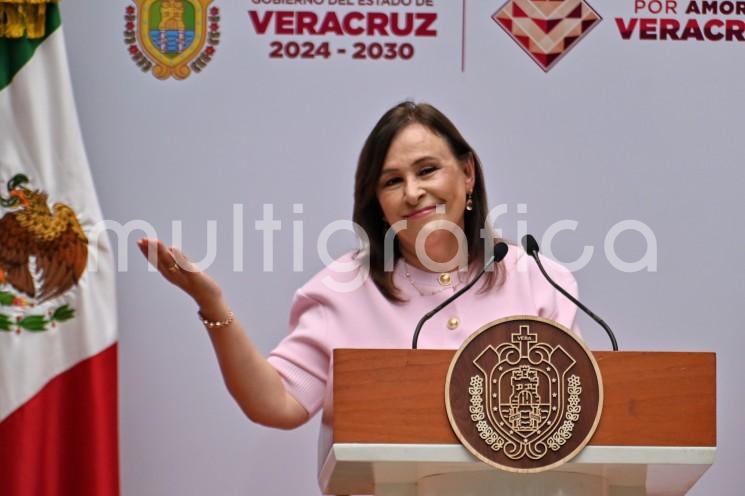 Pide Rocío Nahle apoyo a ayuntamientos para trasladar libros de texto a comunidades
