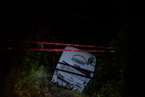 Autobús cae en la zona de la barranca Matlacóbatl; hay varias personas lesionadas
