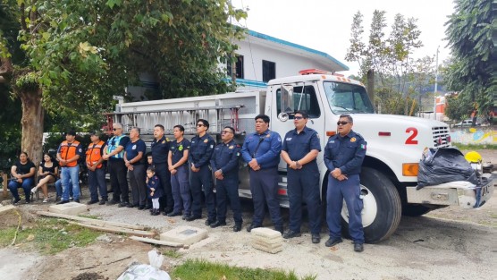 Trabajando hombro con hombro bomberos de Banderilla y Xalapa