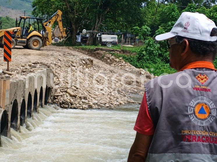 
Continúa atención a familias afectadas por lluvias en Coyutla; sin reporte de personas lesionadas
