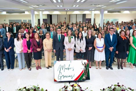 El presidente de la Junta de Coordinación Política de la LXVII Legislatura, diputado Esteban Bautista Hernández, asistió a la sesión solemne en la que la presidenta del Tribunal de Conciliación y Arbitraje (TCA) del Poder Judicial del Estado de Veracruz, Magistrada Luz María López Aburto, rindió el Informe de Actividades del periodo que comprende del 1 de septiembre de 2025 al 30 de junio de 2026.