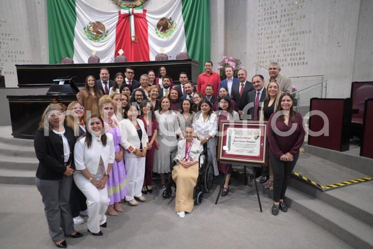 Condecora Congreso del Estado a Gloria Sánchez con la Medalla Heberto Castillo

