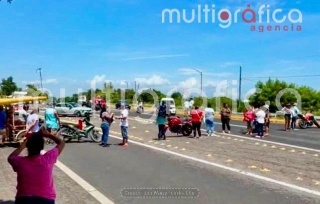 Vecinos bloquean carretera Xalapa-Veracruz; llevan cinco días sin luz
