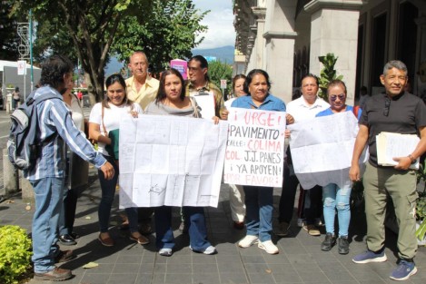 Vecinos de la Colonia J. J. Panes denuncian falta de atención del ayuntamiento local para pavimentar su calle 