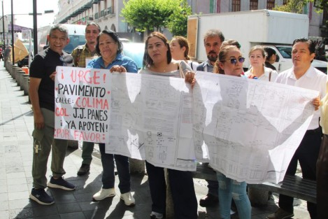 Vecinos de la Colonia J. J. Panes denuncian falta de atención del ayuntamiento local para pavimentar su calle 