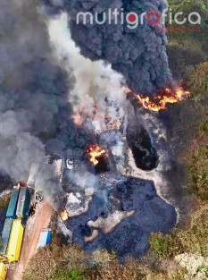 Incendio está controlado, pero el fuego continúa dentro de la planta de Jáltipan