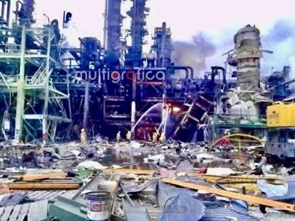 Incendio está controlado, pero el fuego continúa dentro de la planta de Jáltipan