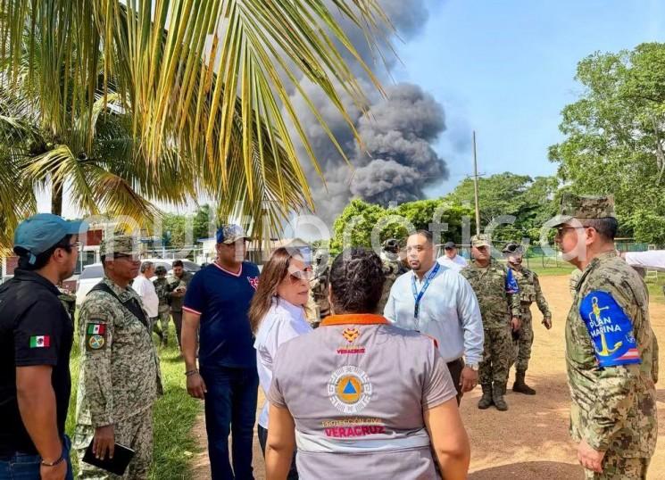 Supervisa Gobernadora atención a incendio en planta de sal de Jáltipan; situación está controlada