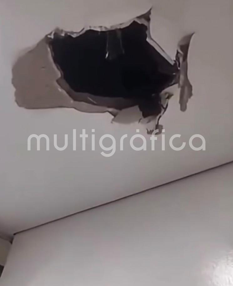 Plafón se desprende durante consulta en el CAE de Xalapa; personal denuncia deterioro