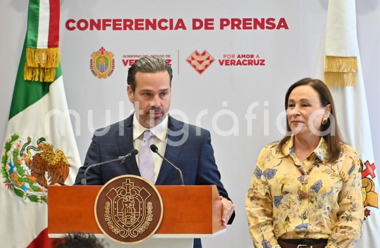 Un lapsus linguae de la gobernadora Rocío Nahle García provocó risas durante la conferencia de este lunes 21 de septiembre, luego de que llamara -Teto- al subsecretario de SEDECOP, Eduardo -Tato- Vega Yunes