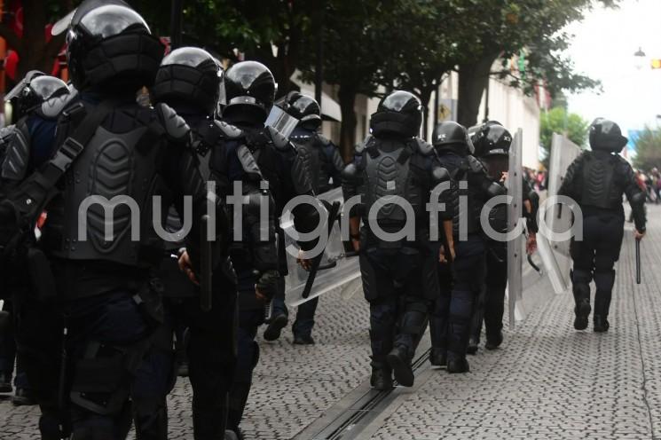Tensión en Xalapa por protesta contra pozo; antimotines llegan al centro