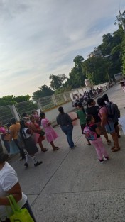 Padres de familia y tutores de estudiantes del Telebachillerato de Veracruz (Tebaev) de Coxquihui bloquearon la carretera que comunica a este municipio con Chumatlán, en la zona norte de Veracruz, para exigir a la Secretaría de Educación de Veracruz (SEV) la asignación de un nuevo docente.