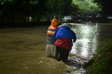 Fuertes lluvias golpean Xalapa; dejan inundaciones, daños y una persona fallecida
