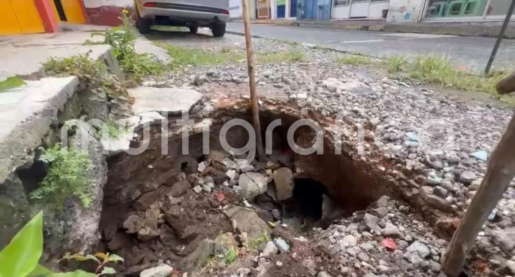 ?
Vecinos de la calle Altamirano, en Xalapa, piden a autoridades atender hundimiento
