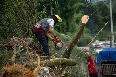 Atiende Ayuntamiento deslizamiento de tierra en la colonia Colosio