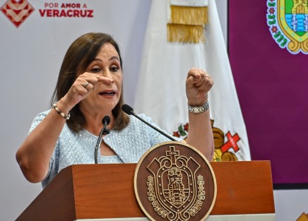
Nahle lleva revisión de hospitales a 28 unidades; continuará recorrido por Veracruz
