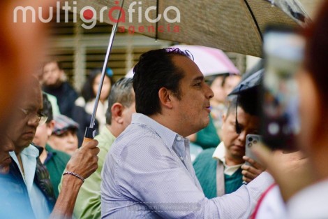 La tarde de este viernes 9 de octubre, integrantes del Sindicato Nacional de Trabajadores del Seguro Social (SNTSS) marcharon desde la Clínica 10 del IMSS hasta las instalaciones sindicales ubicadas en la calle Rébsamen, en Xalapa, para sumarse a la exigencia nacional de mejores condiciones laborales.

A través de un pliego petitorio, dieron a conocer sus demandas, entre ellas un incremento directo del 10 por ciento al salario tabular, la reversión de los cambios al régimen de jubilaciones y pensiones de 2004, basificación, abasto de medicamentos y equipo, así como la realización de un Congreso Nacional Extraordinario y la revisión de los estatutos sindicales.


