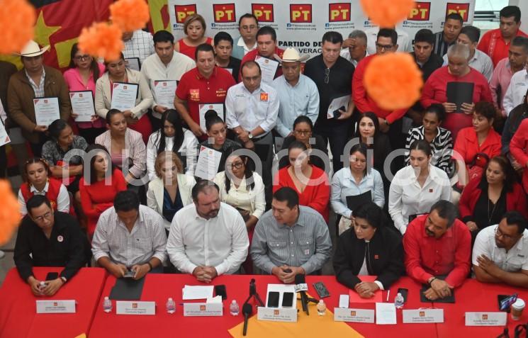 PT entrega nombramientos a coordinadores de afiliación en los 30 distritos locales
