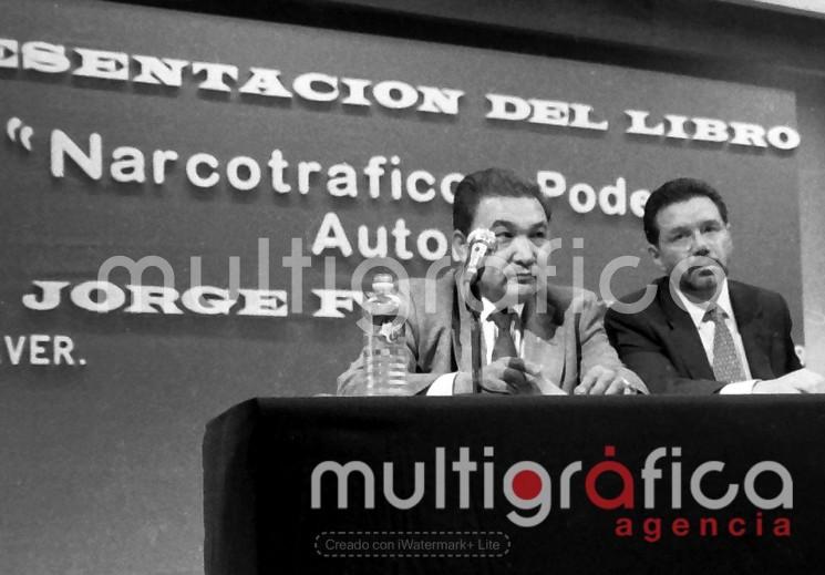 El periodista Jorge Fernández Menéndez durante la presentación de su libro Narcotráfico y poder, en el Museo de Antropología de Xalapa, el 20 de abril de 1999. 