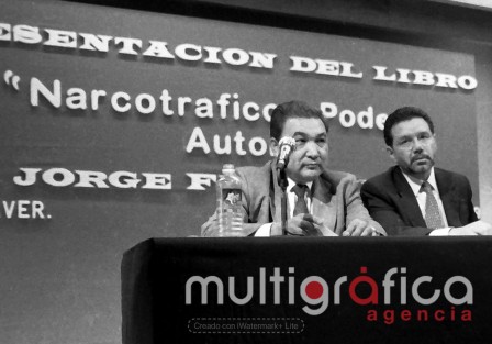 El periodista Jorge Fernández Menéndez durante la presentación de su libro Narcotráfico y poder, en el Museo de Antropología de Xalapa, el 20 de abril de 1999. 