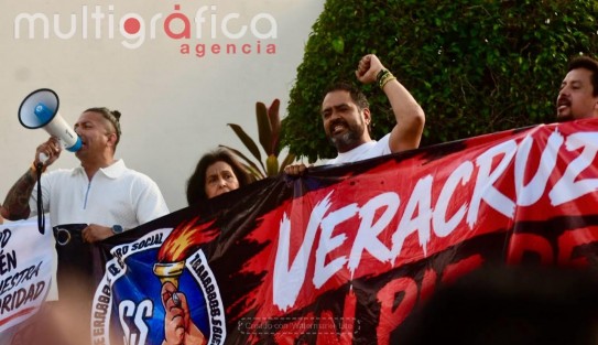 Marchan trabajadores del IMSS en Xalapa por mejores salarios y falta de insumos médicos