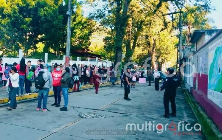 Padres de familia toman primaria en Tequila; exigen intervención de la SEV