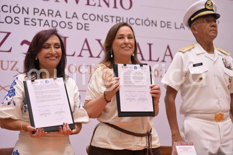 En el Faro Venustiano Carranza, de la Secretaría de Marina, la gobernadora Rocío Nahle García recibió a su homóloga de Tlaxcala, Lorena Cuéllar Cisneros. Ambas mandatarias formalizaron el acuerdo y firmaron el libro de visitantes distinguidos.