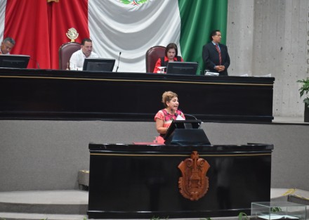 Durante la sesión del Congreso de Veracruz, la diputada Miriam García Guzmán presentó una iniciativa para apoyar a los productores de vainilla, acompañada por cultivadores que acudieron al recinto legislativo para respaldar la propuesta y visibilizar las necesidades del sector.