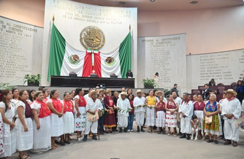 Durante la sesión del Congreso de Veracruz, la diputada Miriam García Guzmán presentó una iniciativa para apoyar a los productores de vainilla, acompañada por cultivadores que acudieron al recinto legislativo para respaldar la propuesta y visibilizar las necesidades del sector.