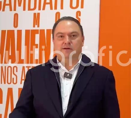 Luis Carbonell propone placas permanentes en Veracruz y rechaza reemplacamiento en 2027