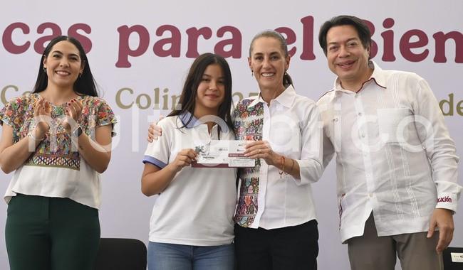 Gracias a las Becas para el Bienestar cerca de 400 mil jóvenes estudiarán preparatoria: CSP entrega beca Benito Juárez en Colima

Todas y todos los estudiantes deben tener beca porque lo necesitan, porque queremos que todas y todos estudien, afirmó
