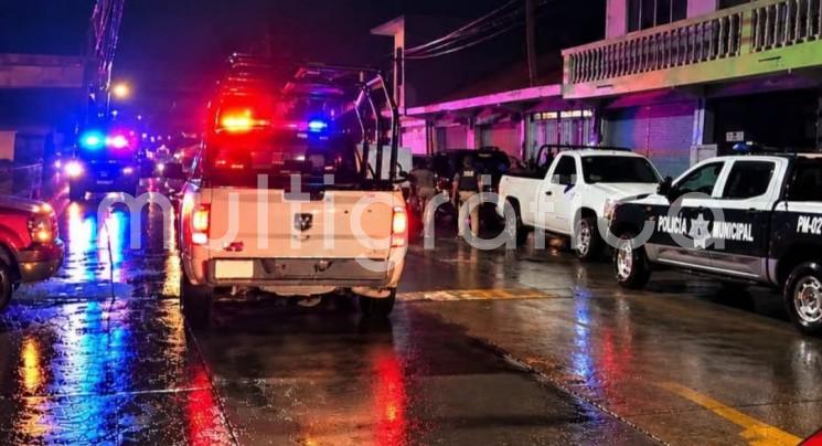 Ingresan delincuentes con lujo de violencia y acribillan a un masculino en Álamo