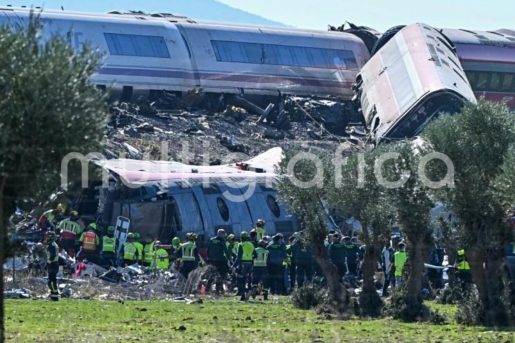 Suman 68 fallecidos por choque de trenes en Toledo; es el segundo accidente ferroviario del año en España