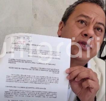 El abogado Eduardo de la Torre Jaramillo solicitó a la gobernadora Rocío Nahle García y al secretario de Gobierno, Ricardo Ahued Bardahuil, revocar las patentes notariales de José Alberto Pólito Sánchez, titular de la Notaría número 10 de Ayahualulco, y Eugenio Vázquez Muñoz, titular de la Notaría número 27 de Xalapa, al señalar que ambos han aparecido en diversas denuncias relacionadas con el denominado -cártel inmobiliario-.
